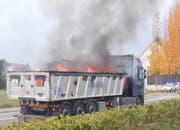 Der Lastwagen stand in Vollbrand. (Bild: PD/Kapo Thurgau)