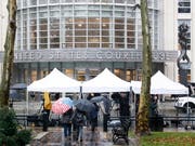 Unter strengsten Sicherheitsvorkehrungen hat am Dienstag in New York der Prozess gegen den mexikanischen Drogenboss «El Chapo» begonnen. (Bild: KEYSTONE/EPA/JUSTIN LANE)