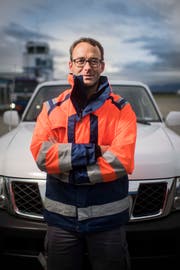 Eichmeister Martin Keller muss oft zu entlegenen Orten. Deshalb ist er meist mit dem Auto unterwegs. (Bild: Benjamin Manser)