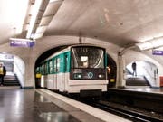 Die Metro-Linie 1 war wegen der Ziege zwischen dem Concorde-Platz und der Station Châtelet unterbrochen. (Bild: Keystone/EPA/CHRISTOPHE PETIT TESSON)