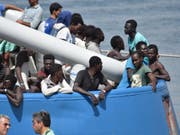 Illegale Einwanderung in EU steuert im laufenden Jahr auf ein Fünf-Jahres-Tief zu. Bis Oktober wurden rund ein Drittel weniger illegale Grenzübertritte registriert. (Bild: KEYSTONE/EPA/ORIETTA SCARDINO)