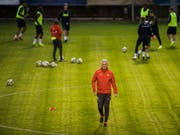 Nationaltrainer Vladimir Petkovic (Mitte) bereitet sein Team auf das Spiel gegen Katar vor (Bild: KEYSTONE/TI-PRESS/ALESSANDRO CRINARI)