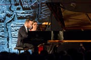 Der Pianist Igor Levit beim Eröffnungskonzert von Andermatt Swiss Alps Classics am Sonntag, 25. Juni 2017, in Andermatt. (Keystone/Alexandra Wey)