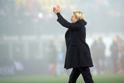 Sagt dem Publikum Tschüss: Martina Voss-Tecklenburg. (Bild: Melanie Duchene / Keystone (Schaffhausen, 13. November 2018))