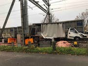 Beim Zusammenprall zwischen Güterzug und Lieferwagen in Staad SG gab es keine Verletzten. (St. Galler Kantonspolizei) (Bild: St. Galler Kantonspolizei)