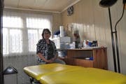 Gabriella Clerc hat in ihrem Haus an der Dickenstrasse in Nesslau bereits ein Zimmer für ihre Gesundheitspraxis eingerichtet. Bild: Sabine Schmid