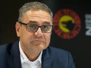 Marc Lüthi, CEO des SC Bern, hatte gemeinsam mit Servette den Antrag auf Aufstockung des Ausländerkontingents eingebracht. Er wollte damit den Druck auf die Löhne der Schweizer Spieler erhöhen (Bild: KEYSTONE/LUKAS LEHMANN)
