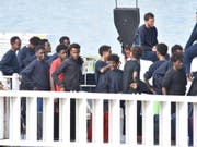 Von der italienischen Küstenwache aufgegriffene Flüchtlinge: Italien hat 2017 eine Rekordzahl an Asylgenehmigungen ausgestellt. 101'000 Ausländer erhielten Asyl. Das waren 16 Prozent mehr als im Vorjahr. Die meisten Asylsuchenden stammten dabei aus Nigeria, Pakistan und Bangladesch. (Bild: KEYSTONE/EPA ANSA/ORIETTA SCARDINO)