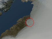 Unter dem halbkreisförmigen Rand des Eisschildes im Nordwesten Grönlands entdeckten Forschende einen riesigen Einschlagkrater. (Bild: The Natural History Museum of Denmark)