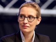 In die Enge getrieben: AfD-Fraktionschefin Alice Weidel steht im Fokus der Konstanzer Staatsanwaltschaft. (Bild: KEYSTONE/EPA/FOCKE STRANGMANN)