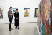 Beim Rundgang: Lena Friedli (links) und Barbara Ruf im Pavillon Winkelriedhaus. (Bild: Corinne Glanzmann (Stans, 15. November 2018))
