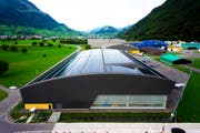 Grösste Solaranlage des Kantons Nidwalden: Pilatus-Halle in Stand. Bild: PD