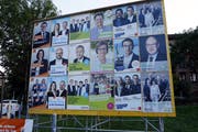 Wahlplakat-Wand in Cham. (Bild: Werner Schelbert: Cham, 9. September 2018))