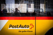 Die St.Galler Gemeinden beteiligen sich von Gesetzes wegen an den Kosten für den öffentlichen Verkehr: Nun erhalten sie 2,8 Millionen von Postauto zurück. (Bild: Urs Bucher, St.Gallen, 15. November 2018)