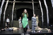 Die schwarze Spinne von Jeremias Gotthelf scheint ein beliebter Stoff zu sein. In diesem Jahr brachte das Kollegitheater Sarnen das Stück auf die Bühne. (Bild Marion Wannemacher (Sarnen, 5. März 2018))