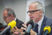 Hanspeter Uster führt stellt den Schlussbericht der Untersuchungskommission vor. (Bild: Andrea Stalder)
