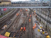 Am Wochenende wird der Luzerner Bahnhof wegen Arbeiten an Weichen komplett gesperrt. Ersetzt wird auch die Weiche, auf der im März 2017 ein Eurocity entgleist war. (Bild: KEYSTONE/URS FLUEELER)