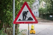 Signalisation einer Baustelle. (Bild: Benjamin Manser)
