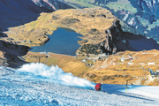 Schneearme Winter – hier ein Bild vom Titlisgebiet – machen den Skigebieten zunehmend zu schaffen. (Bild: Roger Grütter (Engelberg, 1. November 2016))