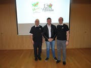 Pater Josef Rosenast (l.) und Dominik Rohrer (r.) berichteten von einer Brasilien-Reise. Zuhörer war dabei auch Carlos Alberto Ambiel aus Brasilien. (Bild: PD)
