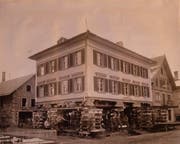 Hausverschiebung an der Poststrasse Wattwil, 1904, aus dem Buch «Die Zukunft beginnt» von Hans Büchler. (Bild: PD)