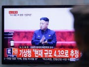Nordkoreas Machthaber Kim Jong Un soll laut Medienbericht den Waffentest persönlich überwacht haben. (Bild: KEYSTONE/AP/AHN YOUNG-JOON)