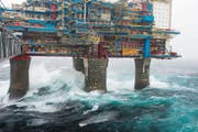 Die Ölbohrplattform Sleipner A des norwegischen Energiekonzerns Statoil in der Nordsee. Nach einem steilen Anstieg ist der Ölpreis in den vergangenen Wochen ebenso steil abgestürzt. (Bild: Øyrind Hagen/Statoil (23. Mai 2013))