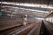 Ein Mitarbeiter der Kupfer- und Kobaltmine von Katanga in der Republik Kongo. Bild: Simon Dawson/Bloomberg