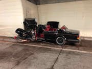 Der Autofahrer wurde beim Unfall schwer verletzt. (Bild: Kapo SG)