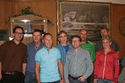 Von links: Marius Risi, Peter (Pit) Kälin, Beat Eichenberger, Urs Kafader, Adrian Burch, Markus Iten, Karin Langensand und Christian Ruff. Es fehlen: Andre Oberholzer, Heinz Rechsteiner, Irene Glanzmann, Roland Lischer und Claudia Müller. (Bild: PD)