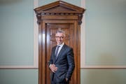Markus Bänziger am Sitz der IHK im St.Galler Klosterviertel. (Bild: Urs Bucher)