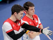 Skip Peter De Cruz (links) und Benoît Schwarz müssen sich etwas einfallen lassen (Bild: KEYSTONE/AP/AARON FAVILA)