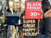 Schnäppchenjagd: Deutsche Detailhändler erwarten an Black Friday und Cyber Monday einen Umsatz von 2,4 Milliarden Euro. (Bild: KEYSTONE/WALTER BIERI)