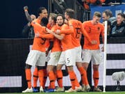 Die Niederlande erreichte bei Erzrivale Deutschland im Finish noch ein 2:2, das den Einzug ins Finalturnier der Nations League einbringt (Bild: KEYSTONE/AP/MARTIN MEISSNER)