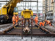 Ein gewohntes Bild auch im neuen Fahrplan 2019: Baustellen bei der SBB, hier jene im Bahnhof Luzern vom vergangenen Wochenende. (Bild: KEYSTONE/ALEXANDRA WEY)