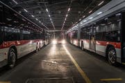 Blick ins heutige Busdepot der Verkehrsbetriebe St.Gallen (VBSG) an der Steinachstrasse: Es ist heute für die Busflotte der VBSG bereits knapp bemessen und wird mit dem erwarteten Ausbau des öffentlichen Verkehrs in St.Gallen bald einmal zu klein sein. (Bild: Michel Canonica - 9. November 2018)