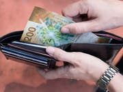 210 Franken gab der Schweizer Durchschnittshaushalt 2016 für Kleider und Schuhe aus. (Bild: KEYSTONE/CHRISTIAN BEUTLER)