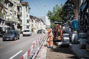 Die Bevölkerung in der Lachen ist sich bereits gewohnt, dass an der Zürcher Strasse gebaut wird: Diesen Sommer wurde bereits eine grosse Fernwärmeleitung von der Sömmerlistrasse bis zur Kreuzbleiche verlegt. (Bild: Ralph Ribi (5. September 2018))