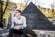 Den 31-Jährigen kennt man unter den Poetry-Slammer. (Bild: Manuela Jans-Koch, Zürich, 1. November 2018)