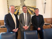 Uni-Rektor Bruno Staffelbach, der Urner Bildungs- und Kulturdirektor Beat Jörg und Prof. Dr. Boris Previšić (von links) anlässlich der Ankündigung des Instituts «Kulturen der Alpen». (Bild: PD)
