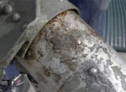 The area of the crack in the left tube of the left wings. (Photo: Swiss Safety Investigation Board)