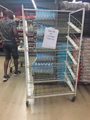 Zeichen der Mangelwirtschaft in Simbabwe: leere Regale und Einkaufsbeschränkungen. (Bild: Tsvangirayi Mukwazhi/AP (Harare, 9. November 2018))