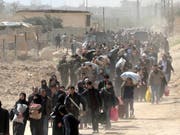 Der Migrationspakt soll die globale Migration in geordnete Bahnen lenken. Der Bundesrat will zuwarten, bevor er dem Pakt zustimmt. (Bild: KEYSTONE/EPA/YOUSSEF BADAWI)