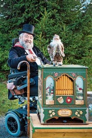 Peter Hochreutener sammelt am Samstag, 8. Dezember, zwischen 10 und 15 Uhr vor der Landi Goldach für die Weihnachtsaktion Ostschweizer helfen Ostschweizern. (Bild: Urs Bucher)