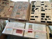 Textilbücher sind zum Beispiel als Kulturerbe schützenswert. Das Kulturerbe-Gesetz bezieht sich vor allem auf bewegliche Güter. (Bild: PD)