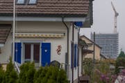 In Sichtweite zum beschaulichen Kuonimatt-Quartier wächst mit dem Mattenhof ein neuer Stadtteil in die Höhe. (Bild: Boris Bürgisser (Kriens, 21. November 2018))