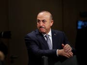 Der türkische Aussenminister Mevlüt Cavusoglu kritisiert US-Präsident wegen dessen Haltung im Fall Khashoggi scharf: «In gewisser Weise sagt er: 'Ich werde die Augen verschliessen'», sagte Cavusoglu am Freitag dem Sender CNN-Türk. (Bild: KEYSTONE/EPA/CARSTEN KOALL)