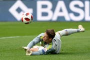 Starke Paraden im Joggeli: Jonas Omlin hat sich bei Basel auf Anhieb durchgesetzt. (Bild: Georgios Kefalas/Keystone (Basel, 4. November 2018))