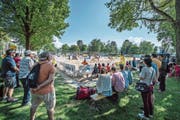 Nur wenige Zuschauer waren am Beach Volleyball World Tour im Lido dabei. (Bild: Pius Amrein (Luzern, 11. Mai 2018))