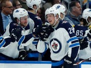 Winnipegs Stürmer Patrik Laine (Nummer 29) erzielte gegen St. Louis fünf Tore in einem Spiel (Bild: KEYSTONE/AP/JEFF ROBERSON)